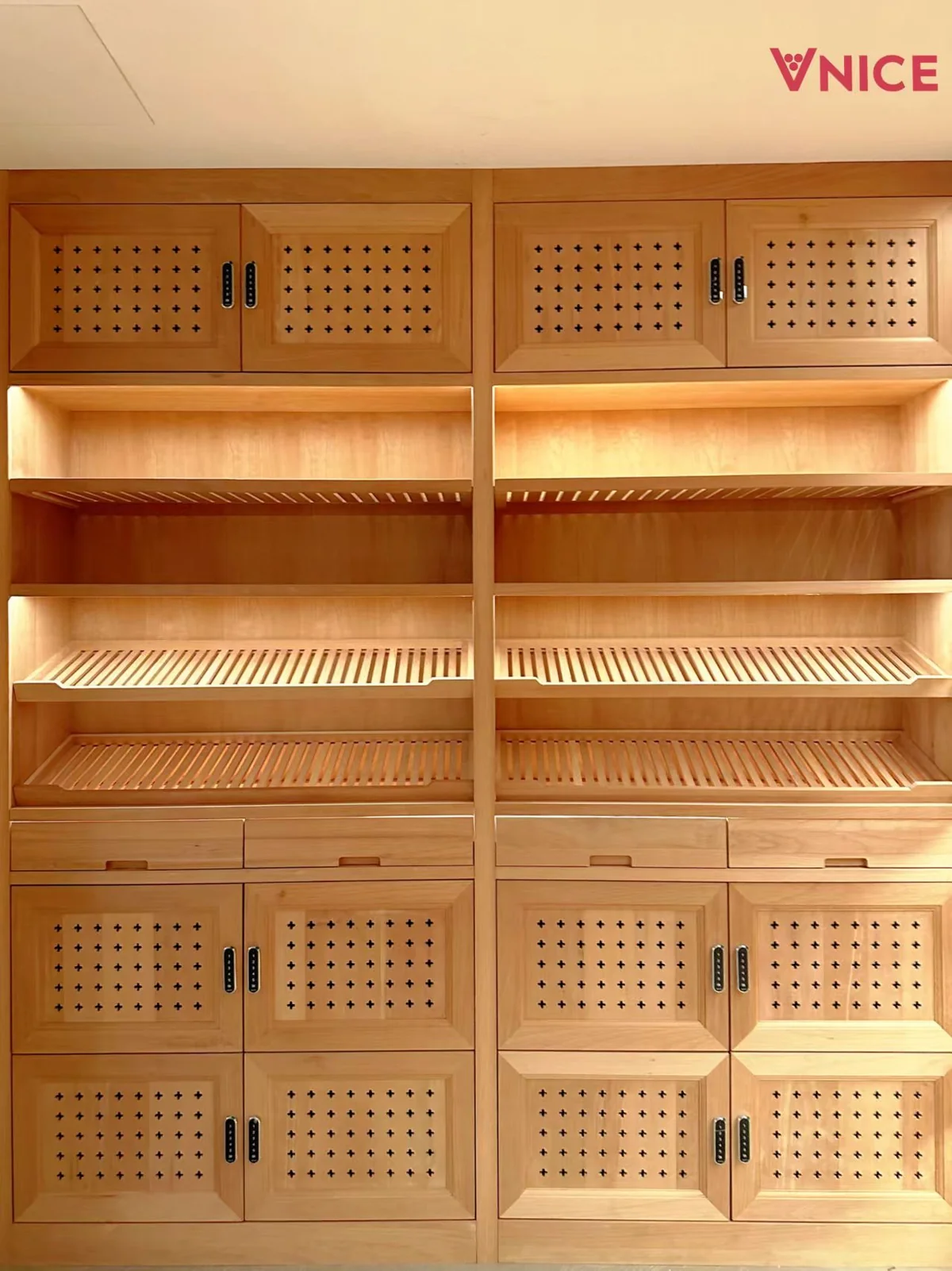 Penthouse Cigar Lounge - Image 5