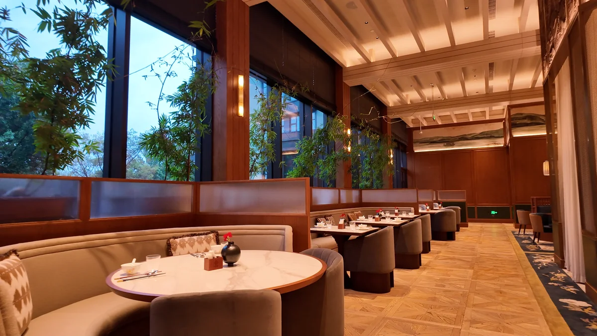 Hangzhou Shangri-La Hotel Wine Cabinet - Image 5
